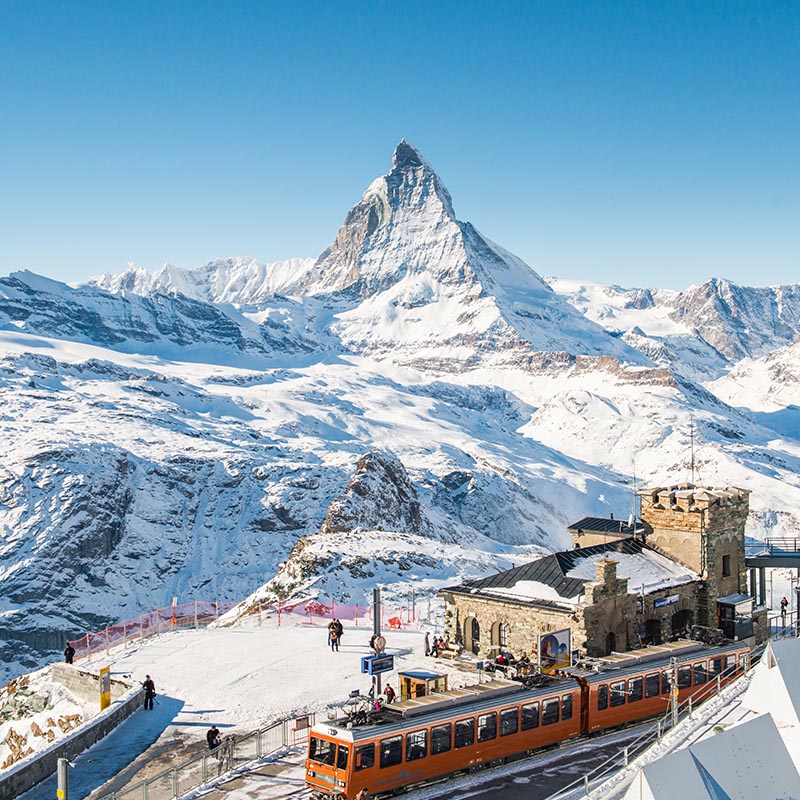 Vue sur la station de ski mondialement connue de Zermatt